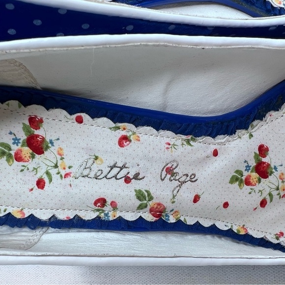Bettie Page blue polka dot red bow pump - Picture 9 of 10